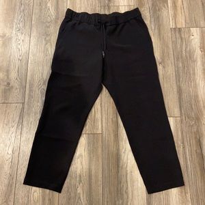 On the Fly crop 7/8 length woven